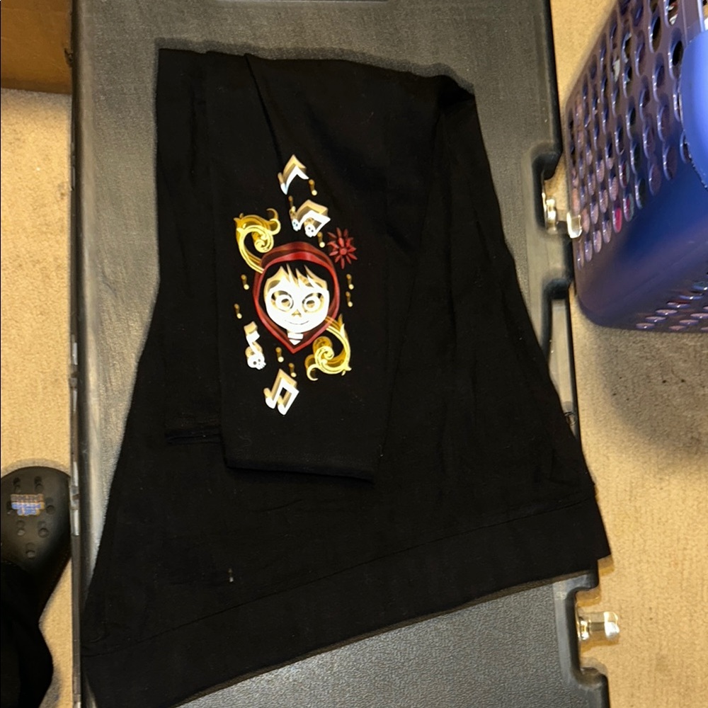 HP๐Torrid Crop Legging - Disney Coco Miguel Guitar - Picture 1 of 10